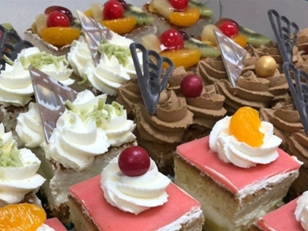 Petit fours